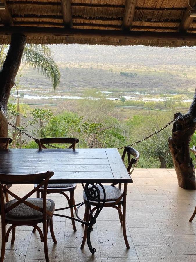 Croc River Lodge Komatipoort Extérieur photo