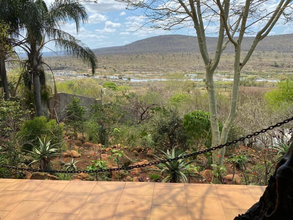 Croc River Lodge Komatipoort Extérieur photo