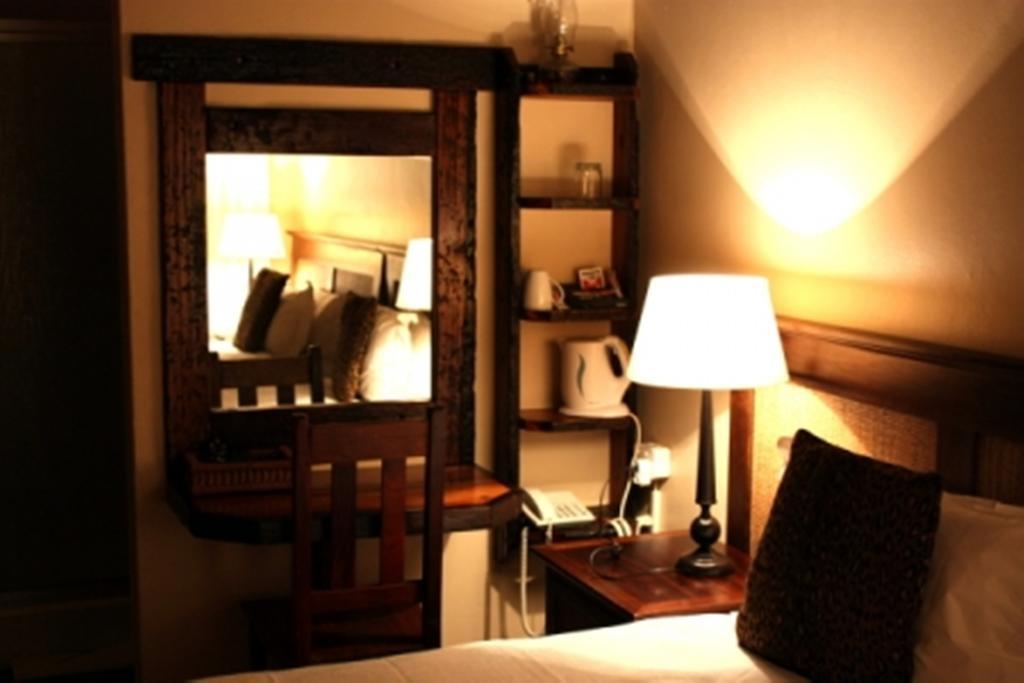 Croc River Lodge Komatipoort Extérieur photo