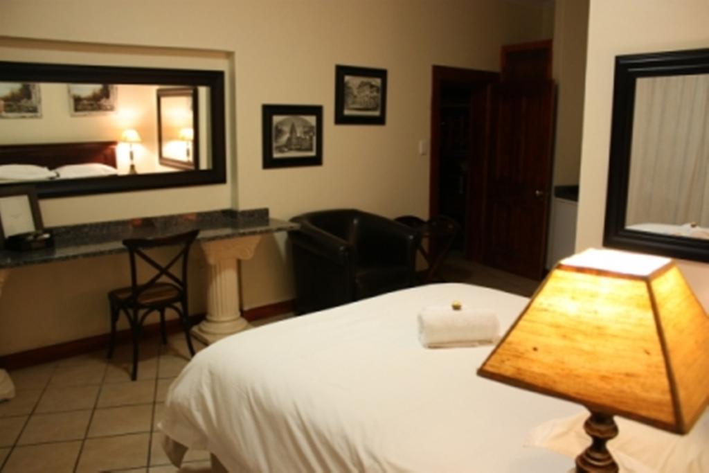 Croc River Lodge Komatipoort Extérieur photo