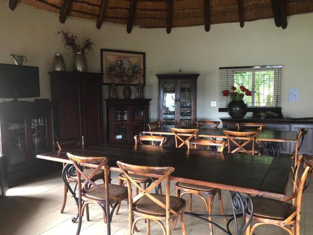 Croc River Lodge Komatipoort Extérieur photo